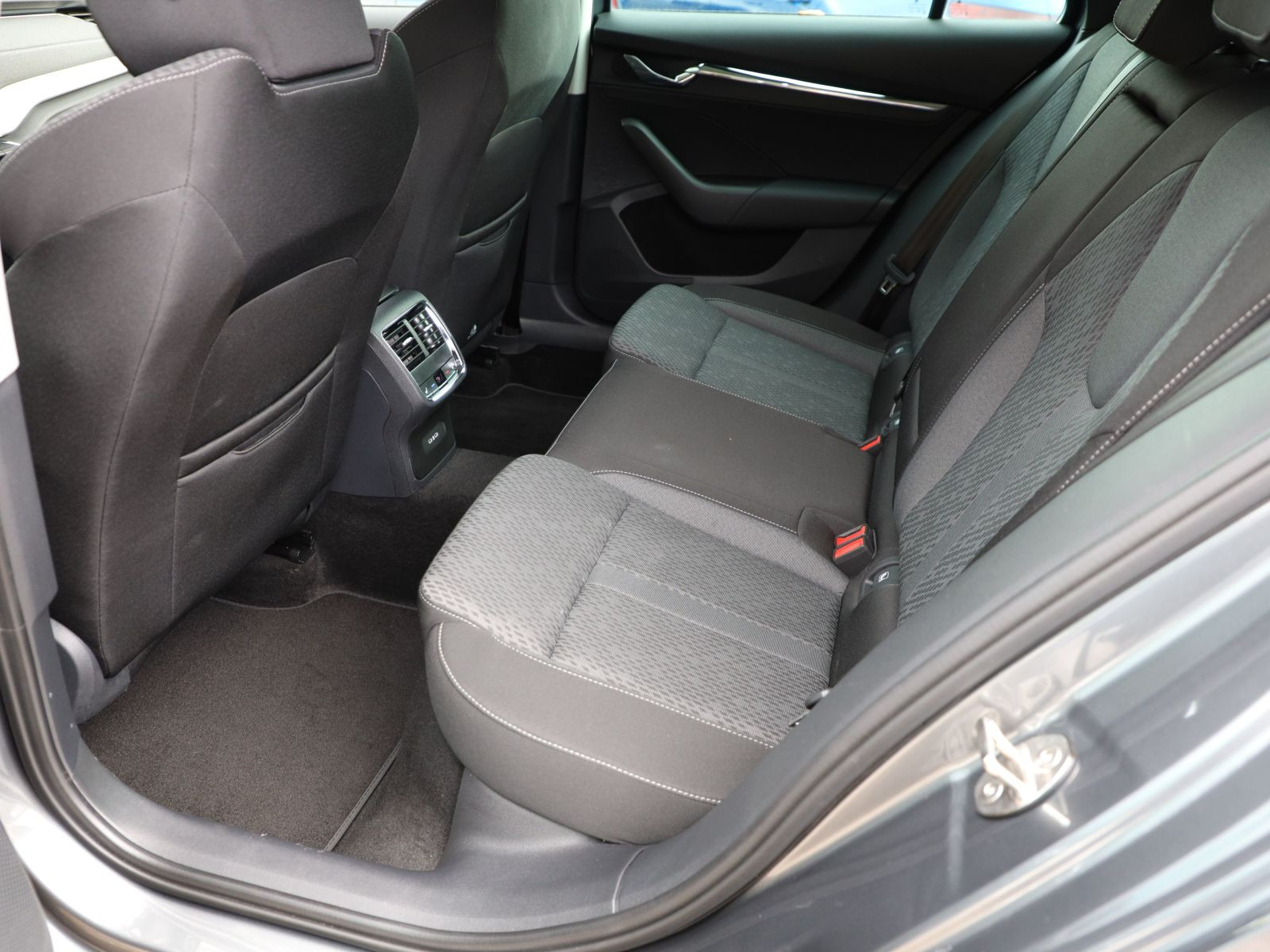 Skoda Octavia Combi Style 2.0 TDI DSG HuD Sitzhzg LED