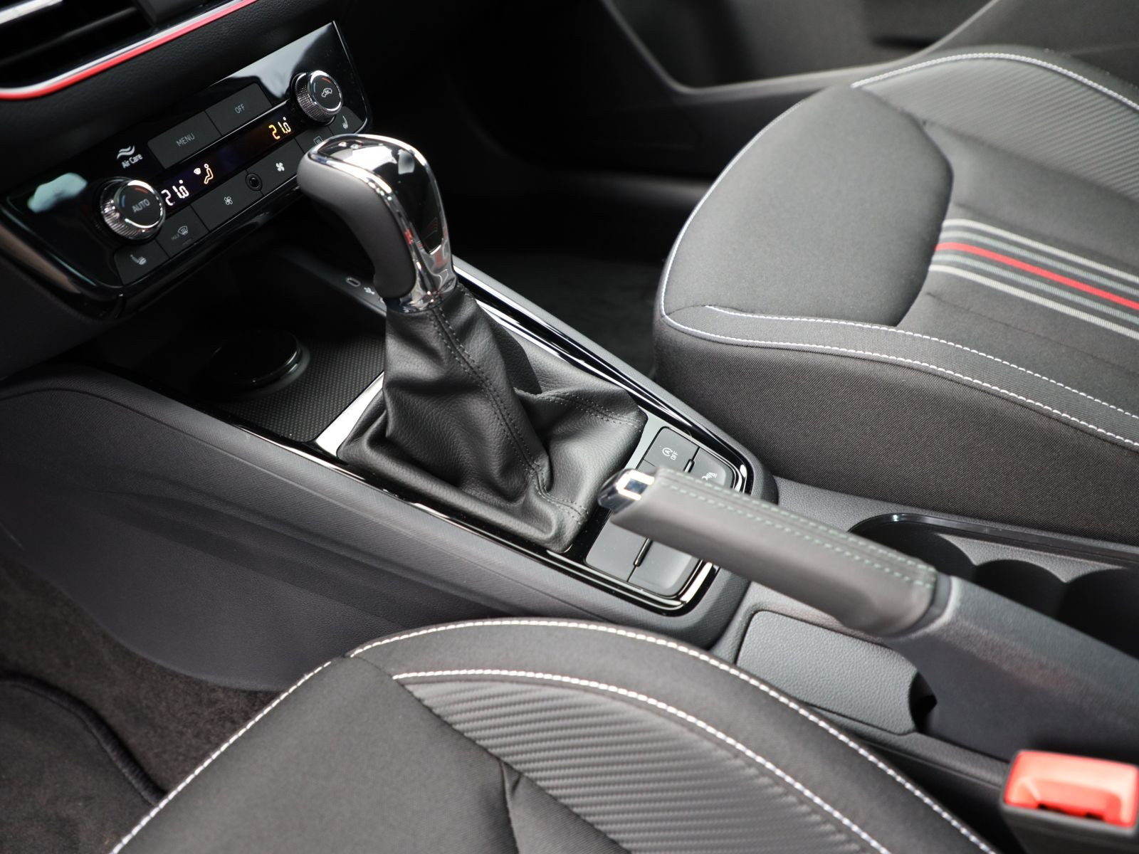 Skoda Kamiq Monte Carlo 1.5TSI Panorama ACC AHK Navi