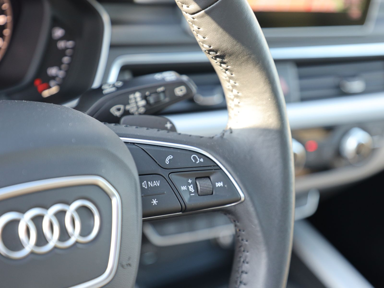 Audi A4 allroad 45TFSI qu Stronic Navi Xenon GRA EPH