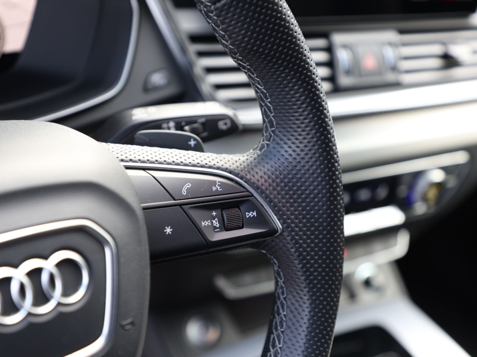 Audi Q5 S line 40TDI qu Stronic Navi Matrix HuD B&O AHK
