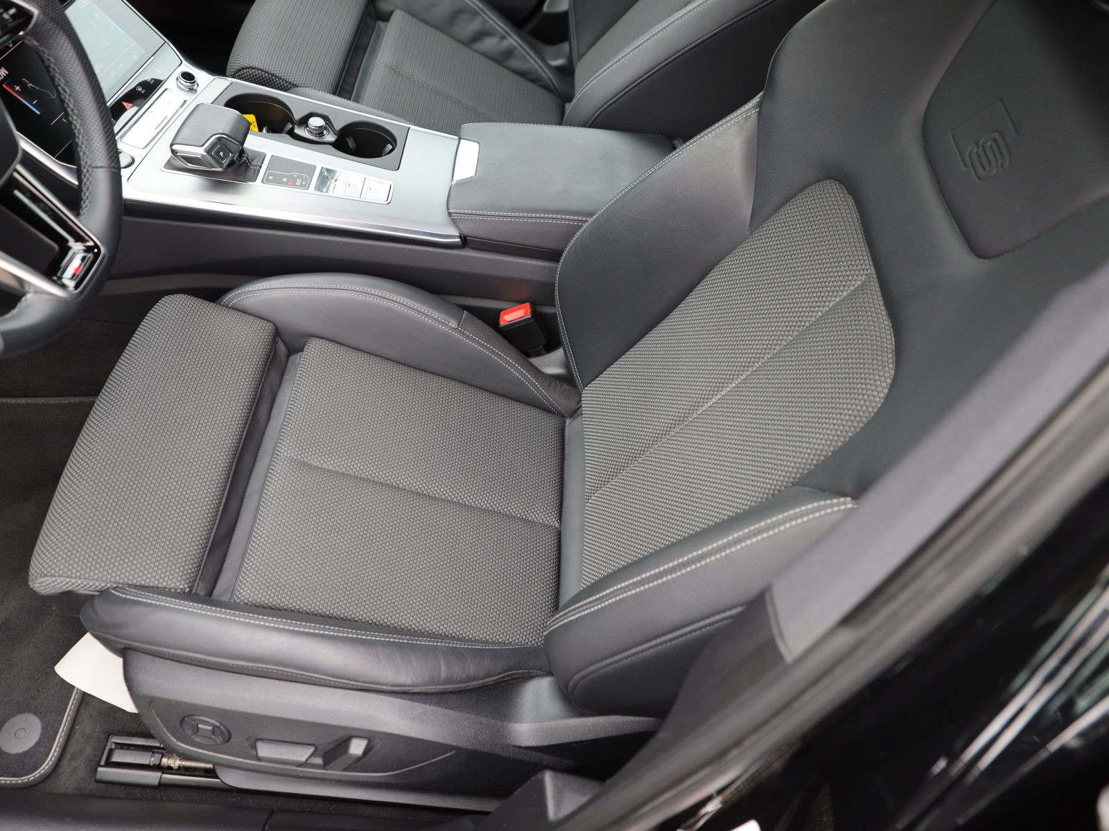 Audi A6 Avant	S line 55TFSI qu Matrix HuD Standhzg AHK
