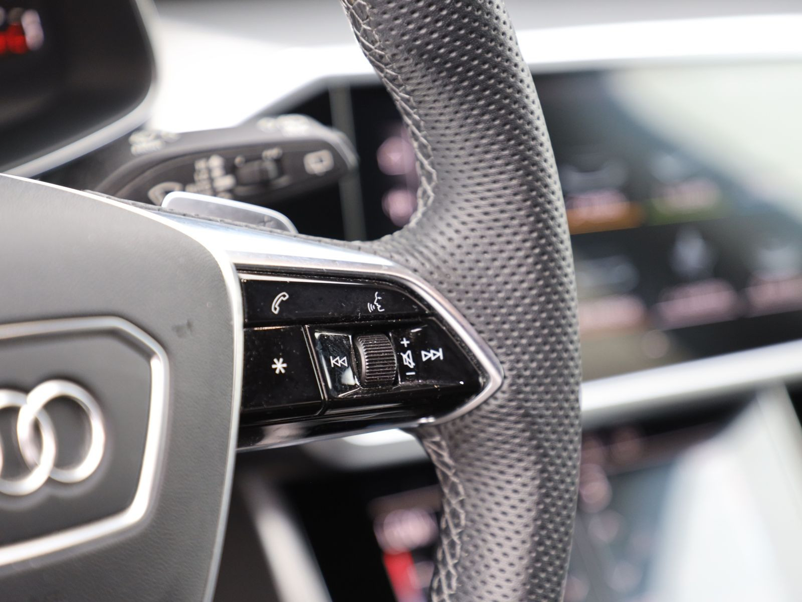 Audi A6 Avant	S line 55TFSI qu Matrix HuD Standhzg AHK