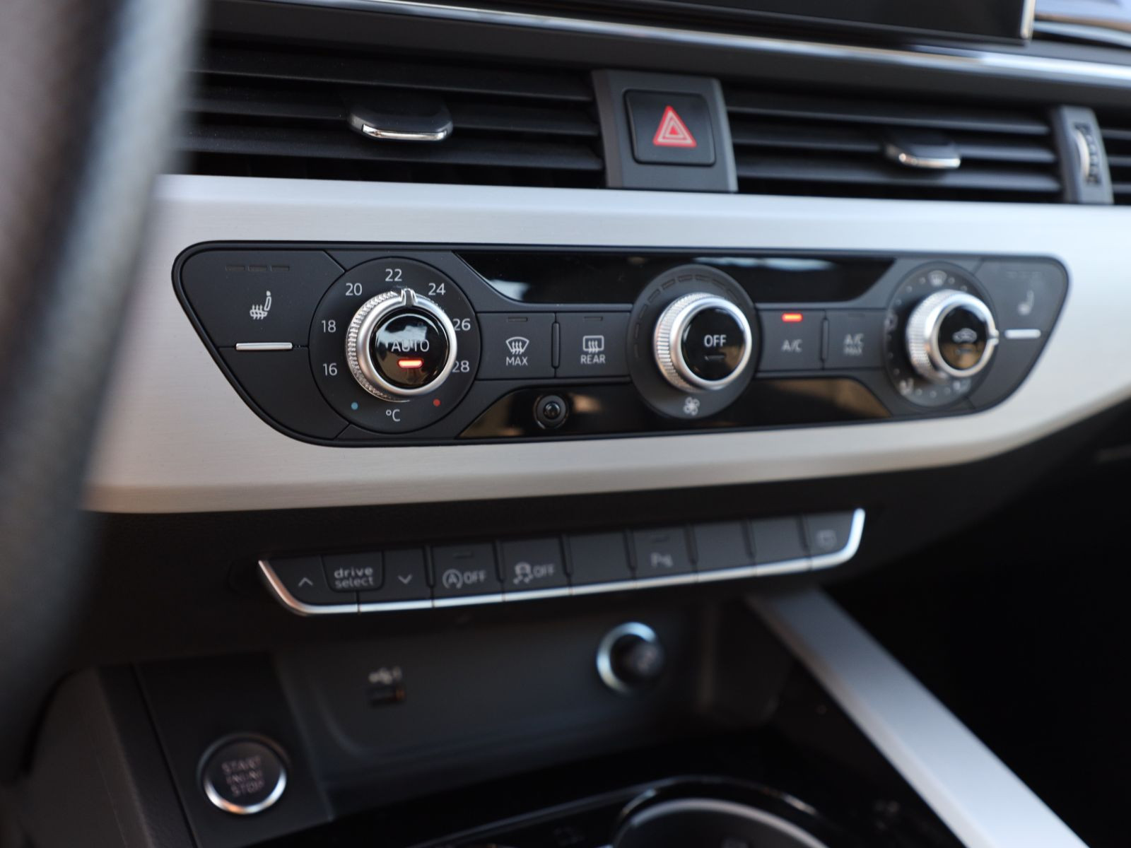 Audi A4 S line 45TFSI qu Stronic Navi Matrix GRA EPH