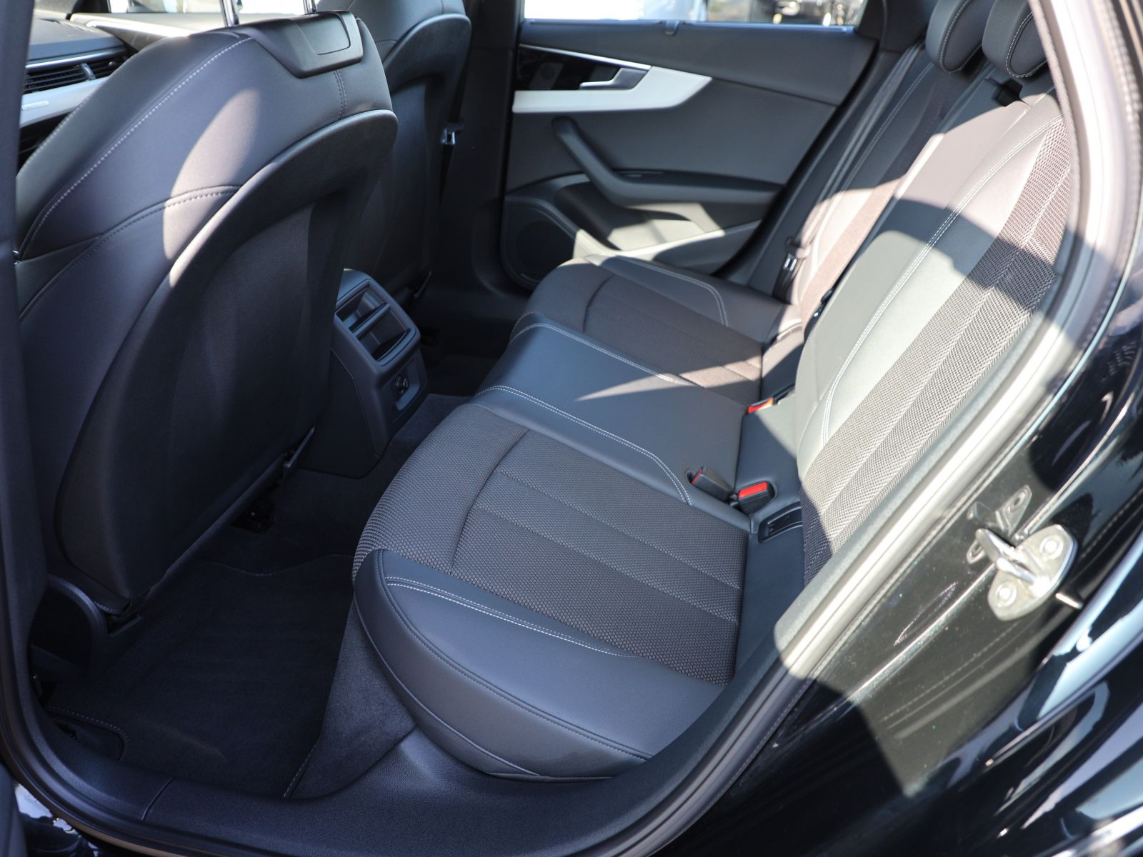 Audi A4 S line 45TFSI qu Stronic Navi Matrix GRA EPH
