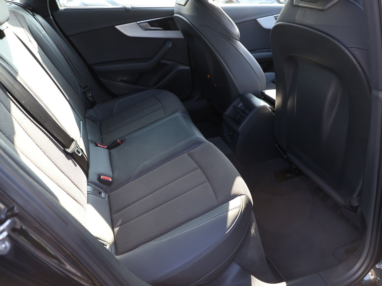 Audi A4 S line 45TFSI qu Stronic Navi Matrix GRA EPH