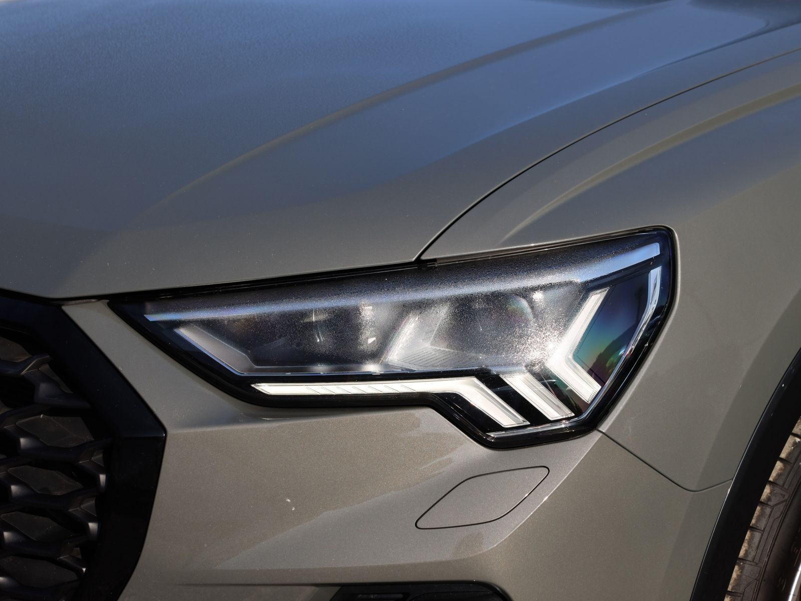 Audi Q3 Sportback 40TFSI qu Navi Matrix Panorama AHK