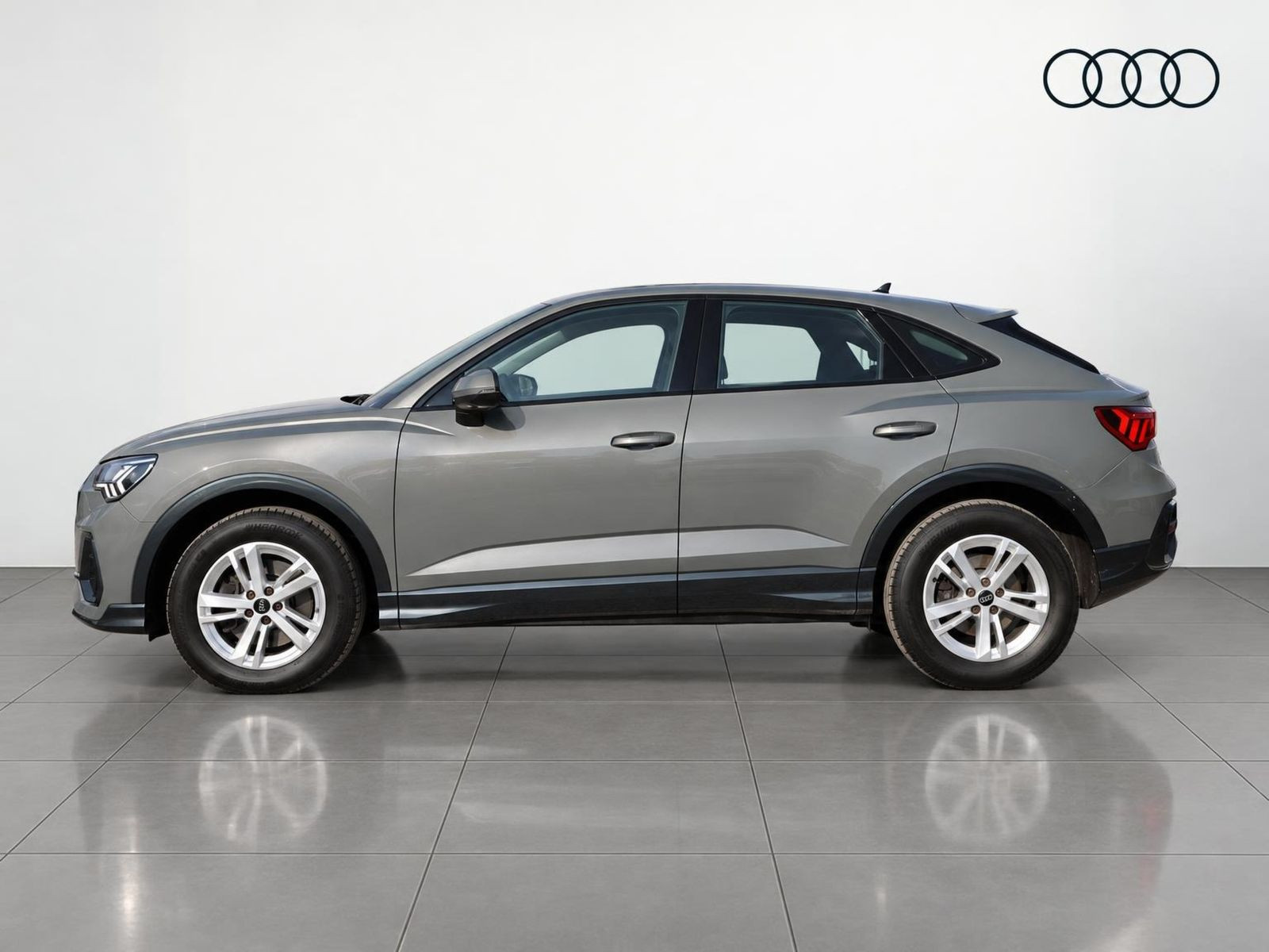 Audi Q3 Sportback 40TFSI qu Navi Matrix Panorama AHK