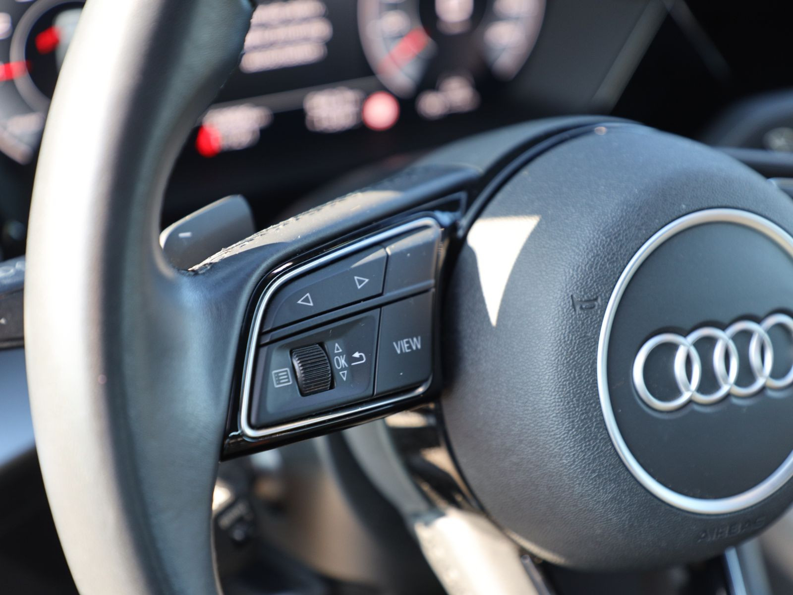 Audi A3 Limousine advanced 30TFSI Stronic Navi LED ACC