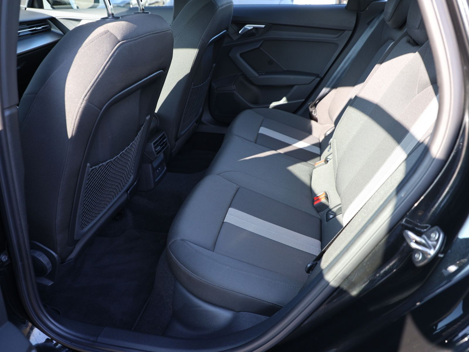 Audi A3 Limousine advanced 30TFSI Stronic Navi LED ACC
