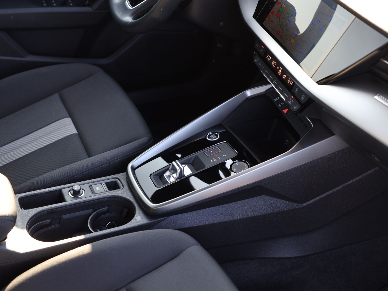 Audi A3 Limousine advanced 30TFSI Stronic Navi LED ACC