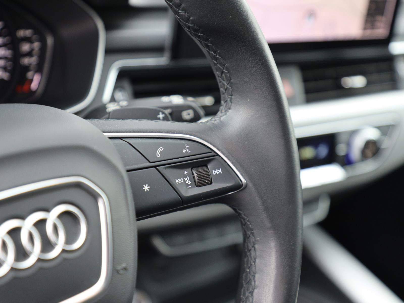 Audi A4 Avant Advanced 40TFSI qu Stronic Navi LED AHK