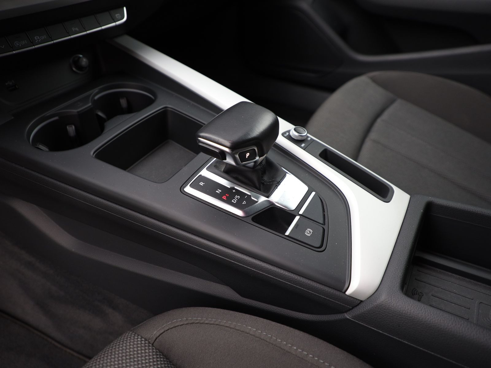 Audi A4 Avant Advanced 40TFSI qu Stronic Navi LED AHK