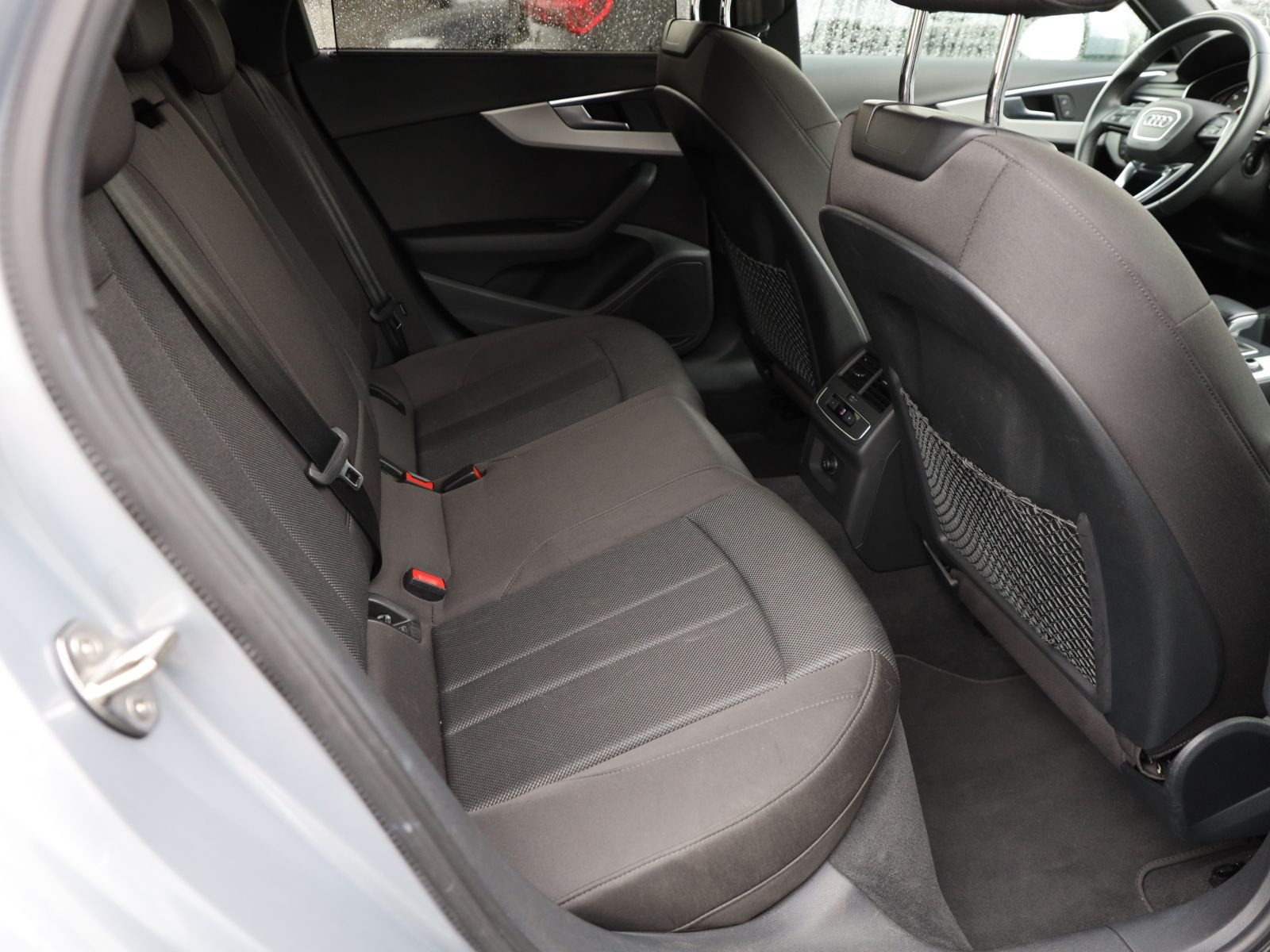 Audi A4 Avant Advanced 40TFSI qu Stronic Navi LED AHK