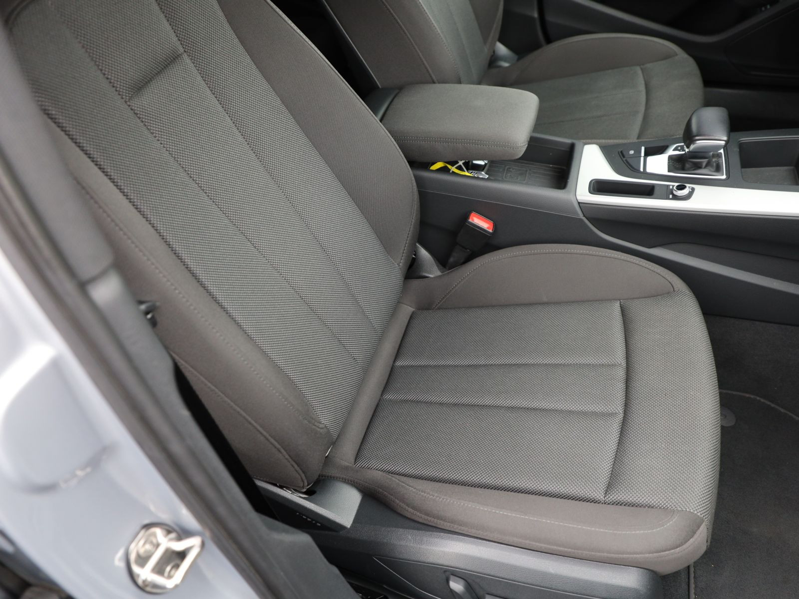 Audi A4 Avant Advanced 40TFSI qu Stronic Navi LED AHK