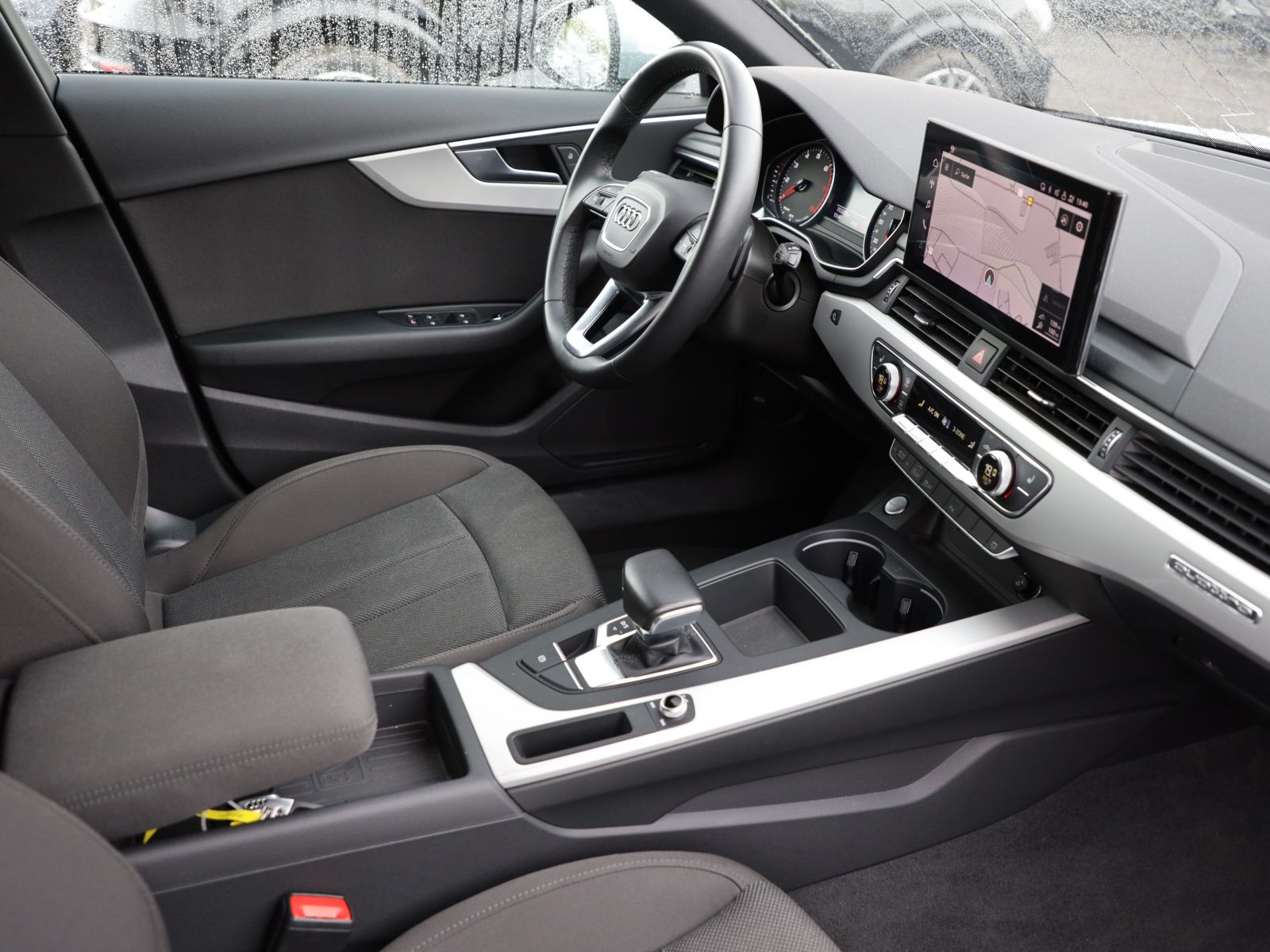 Audi A4 Avant Advanced 40TFSI qu Stronic Navi LED AHK