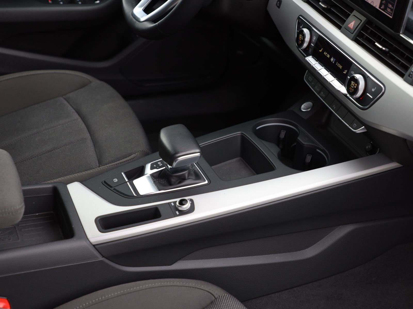 Audi A4 Avant Advanced 40TFSI qu Stronic Navi LED AHK