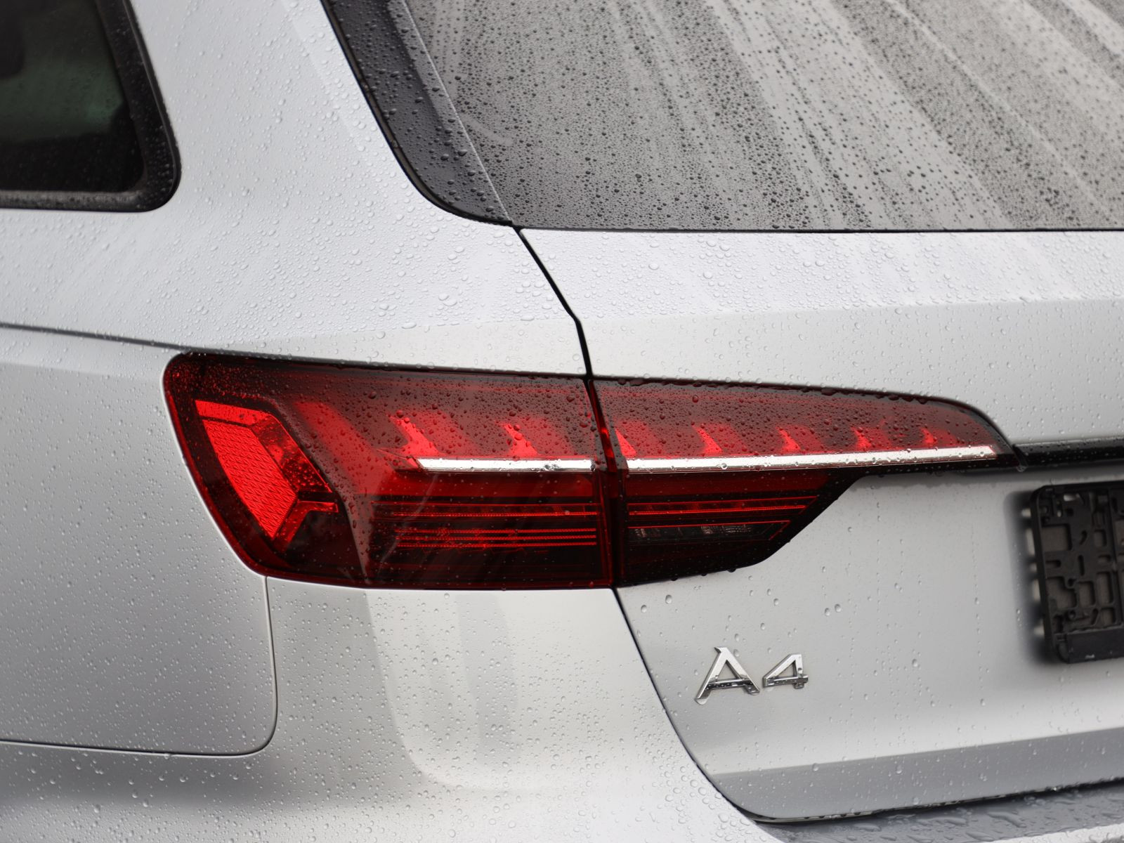 Audi A4 Avant Advanced 40TFSI qu Stronic Navi LED AHK