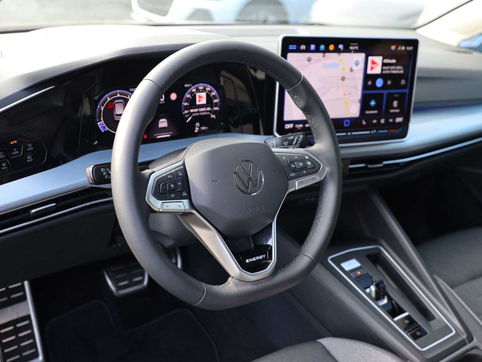 Volkswagen Golf VIII ENERGY 1.5 eTSI DSG Navi Matrix ACC EPH