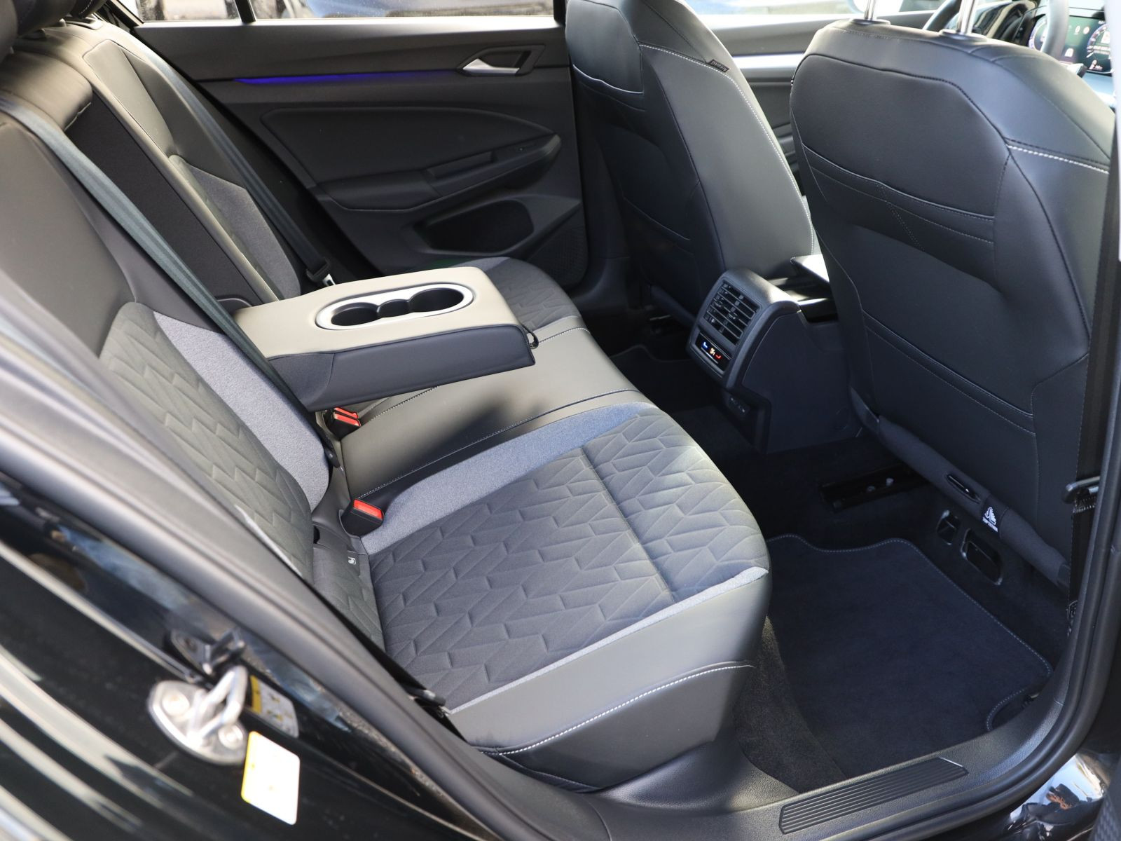 Volkswagen Golf VIII ENERGY 1.5 eTSI DSG Navi Matrix ACC EPH
