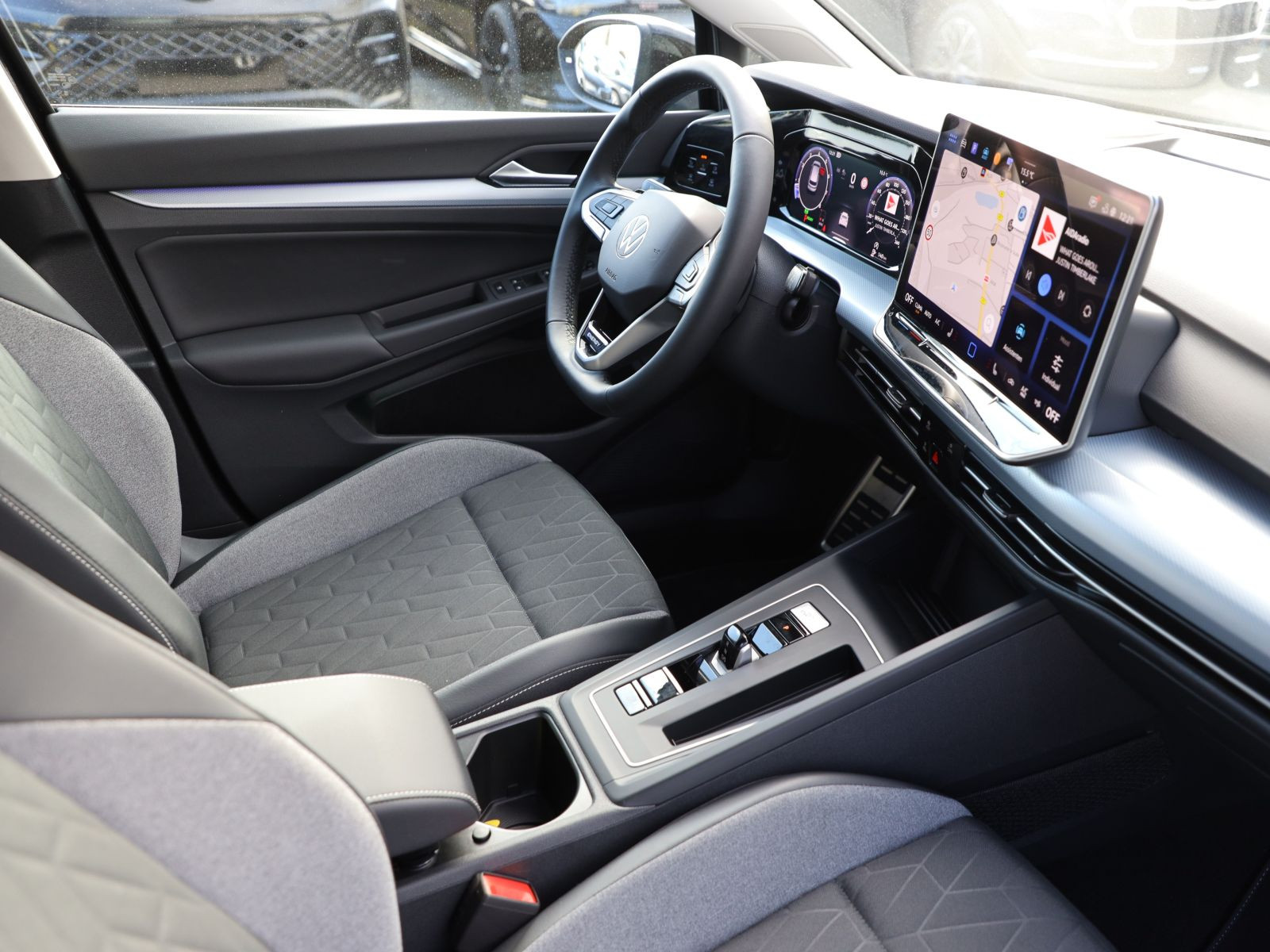 Volkswagen Golf VIII ENERGY 1.5 eTSI DSG Navi Matrix ACC EPH