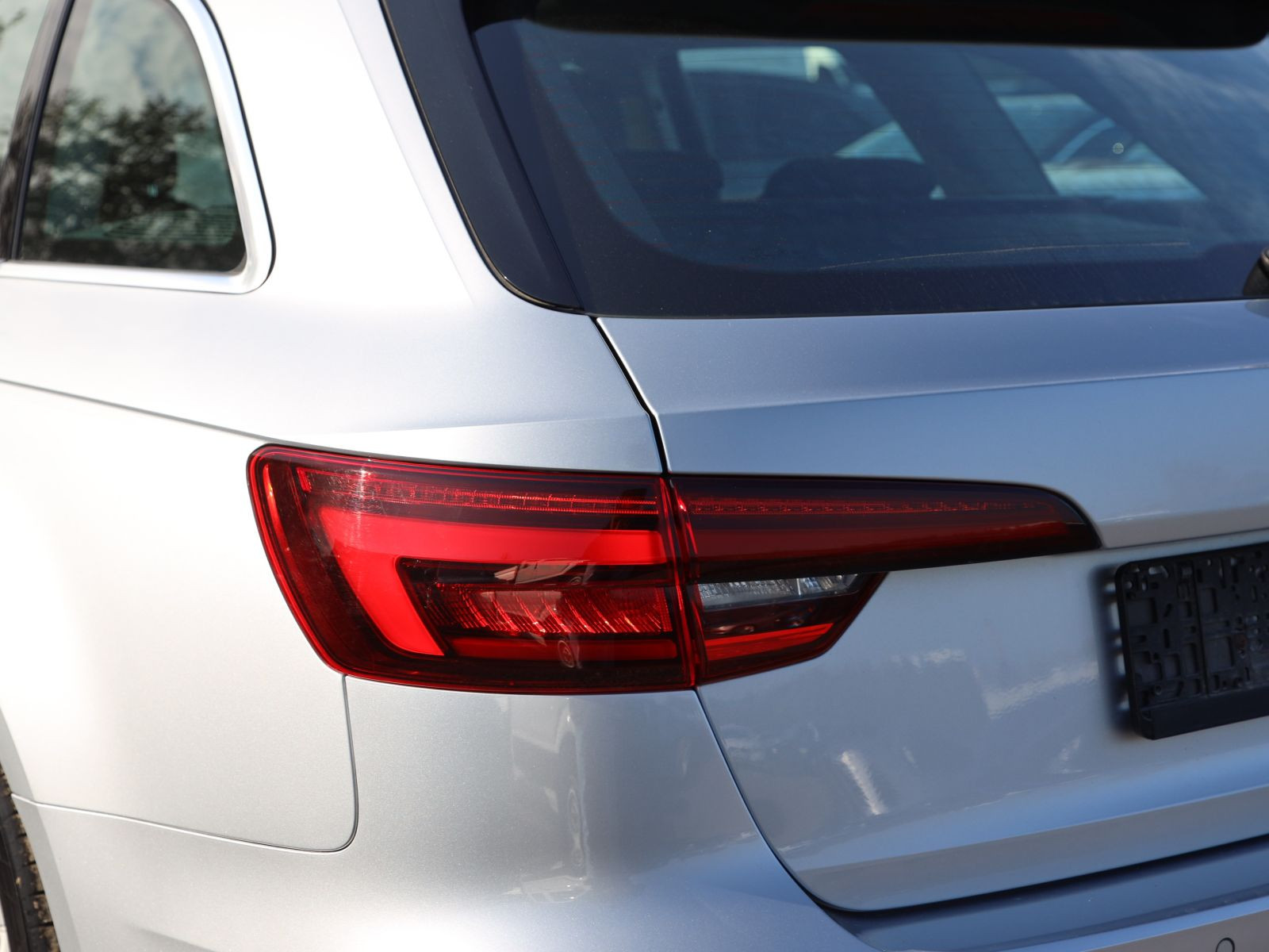 Audi A4 Avant S line 35TDI Stronic Navi Matrix ACC Panorama
