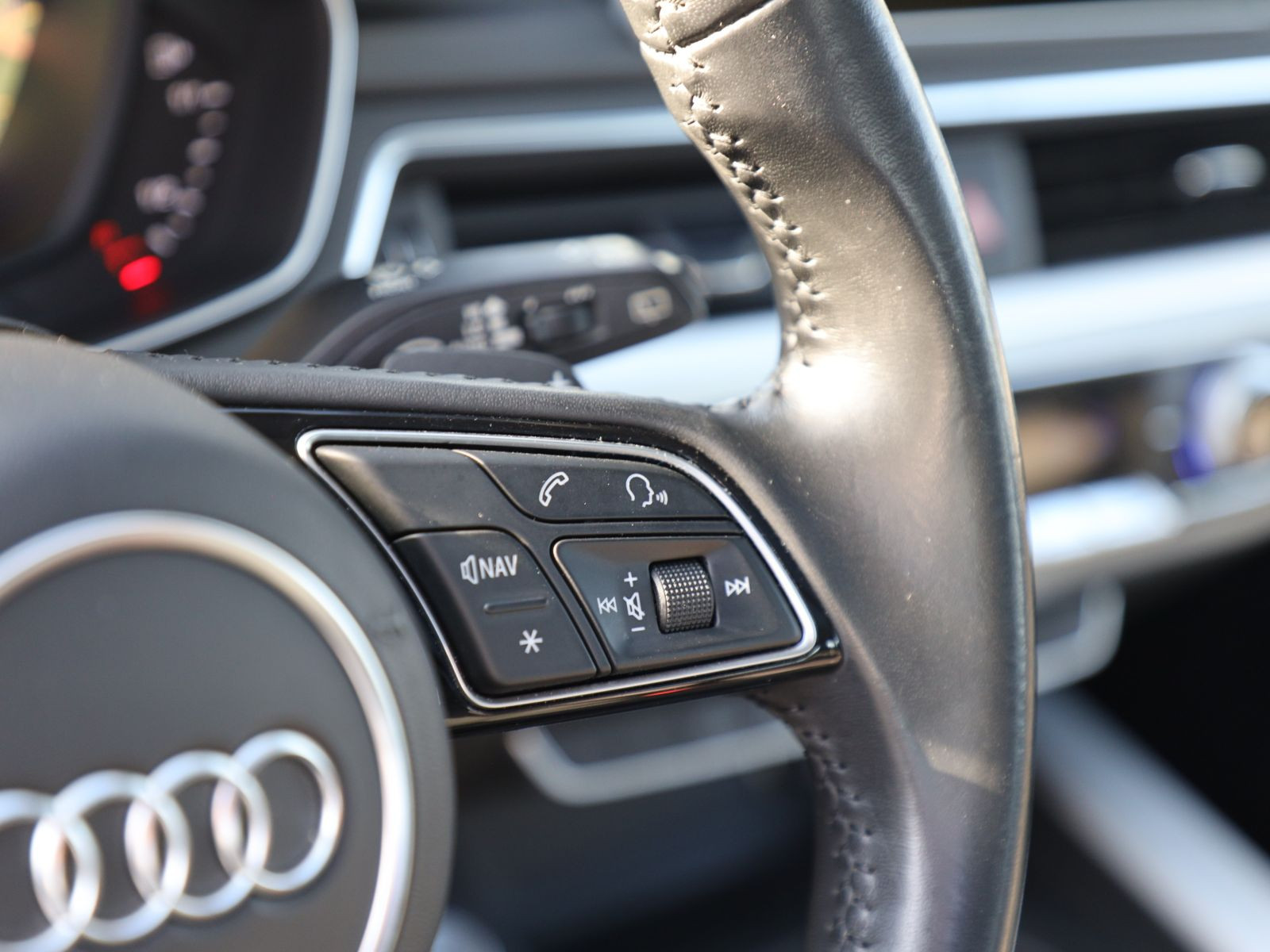 Audi A4 Avant S line 35TDI Stronic Navi Matrix ACC Panorama