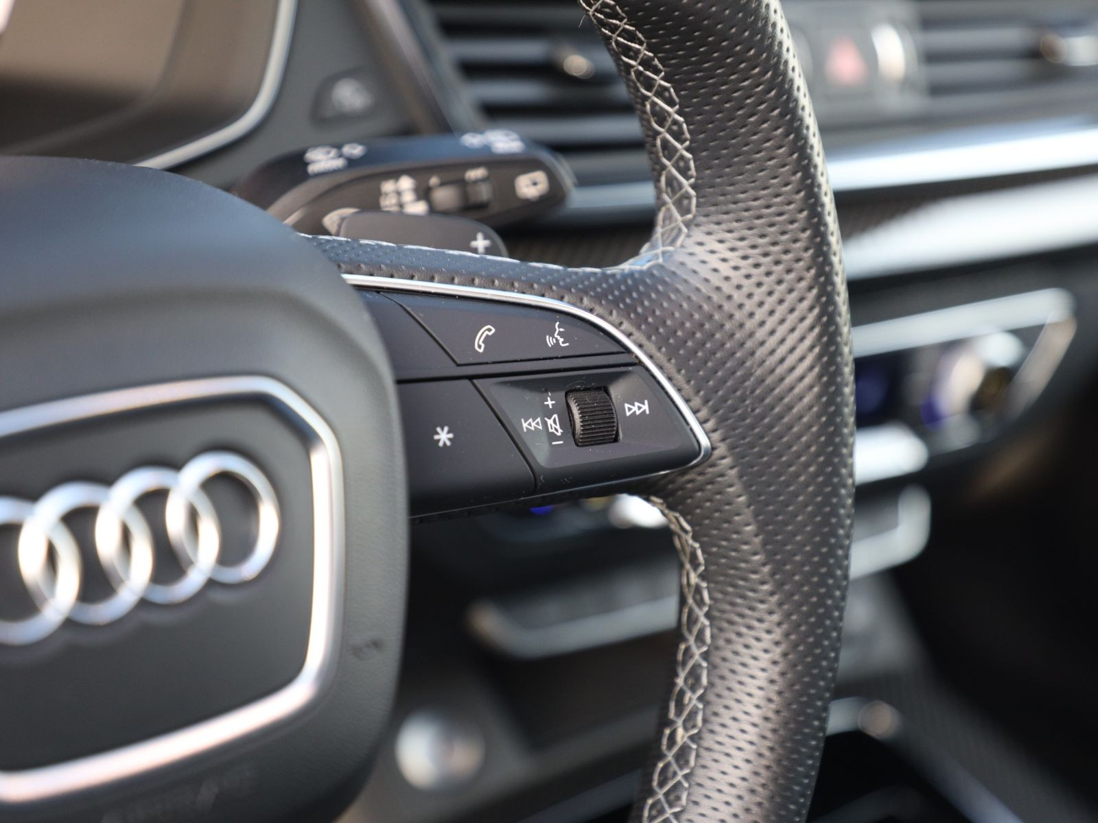 Audi Q5 S line 50TFSIe qu Navi Matrix HuD GRA B&O EPH