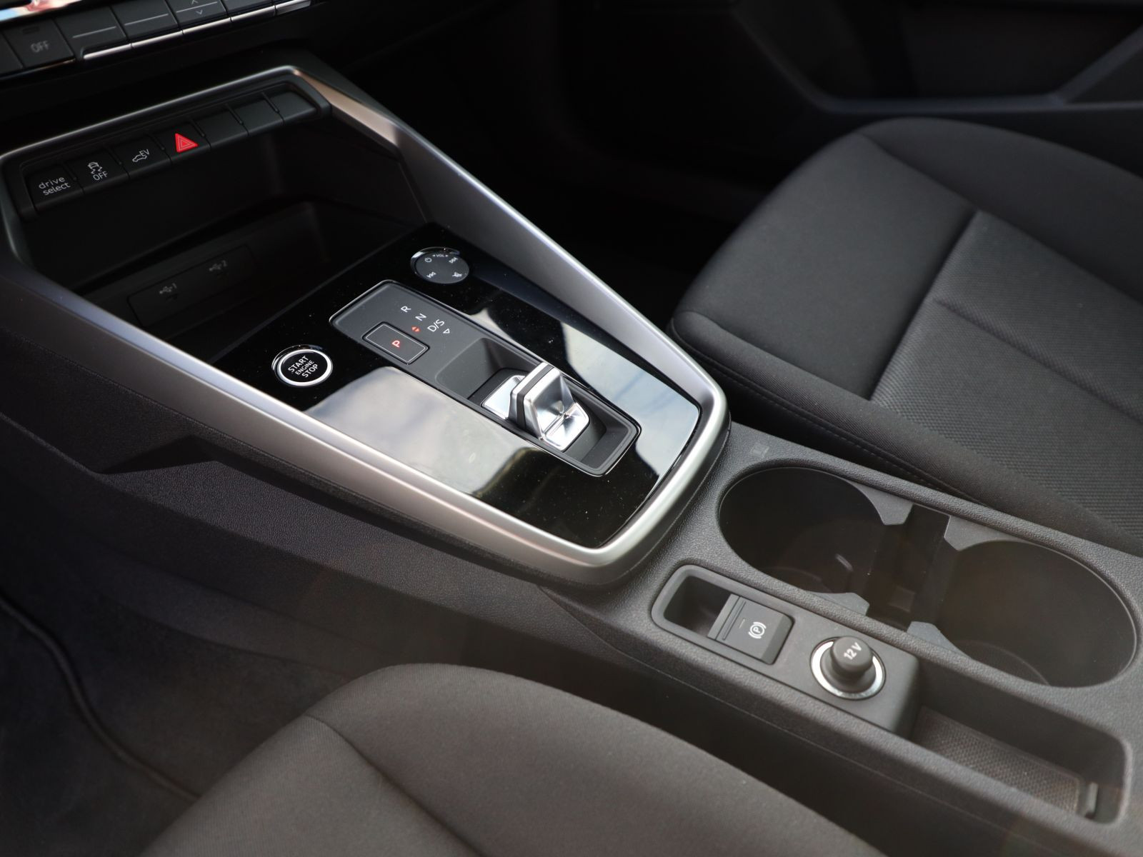 Audi A3 Sportback 40TFSIe Stronic Navi LED GRA DAB EPH