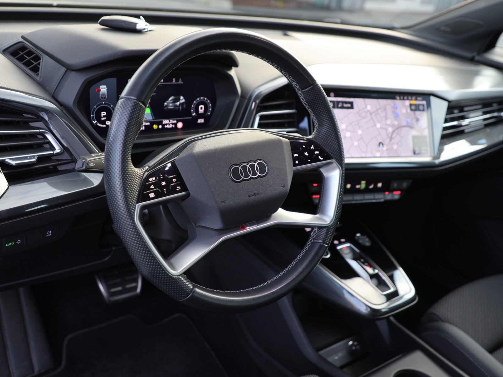 Audi Q4 e-tron S line 40 Navi LED GRA Standklima AHK