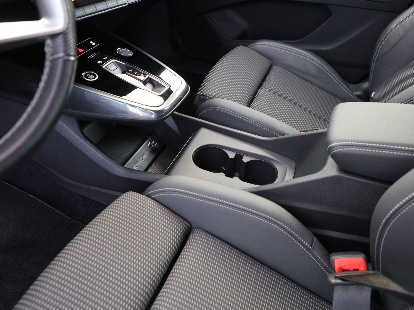 Audi Q4 e-tron S line 40 Navi LED GRA Standklima AHK