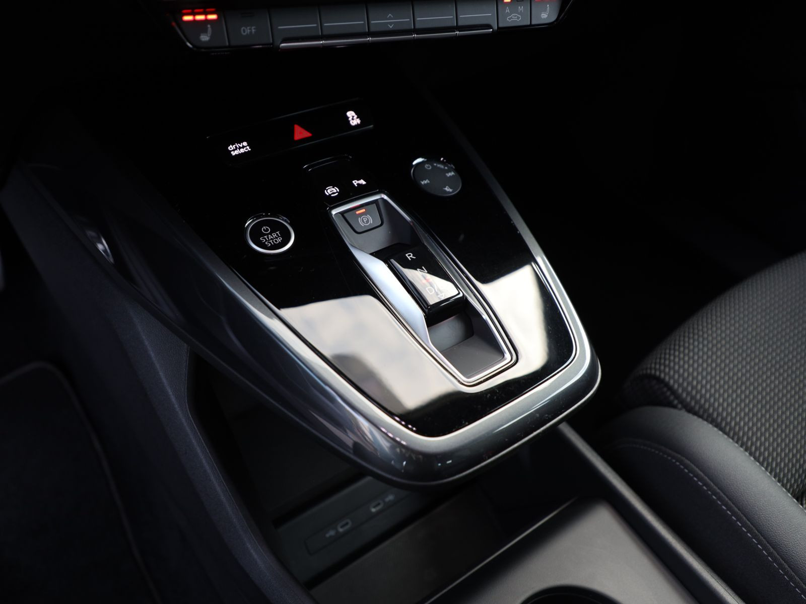 Audi Q4 e-tron S line 40 Navi LED GRA Standklima AHK