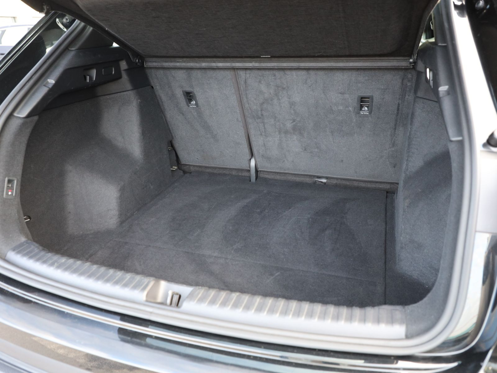 Audi Q4 e-tron S line 40 Navi LED GRA Standklima AHK