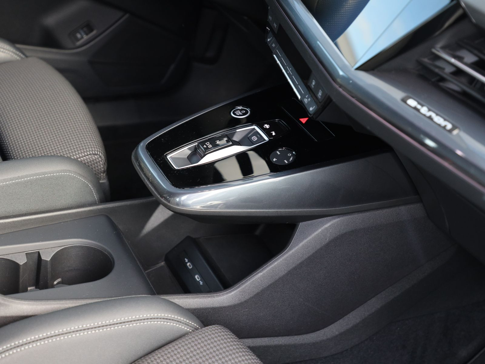Audi Q4 e-tron S line 40 Navi LED GRA Standklima AHK
