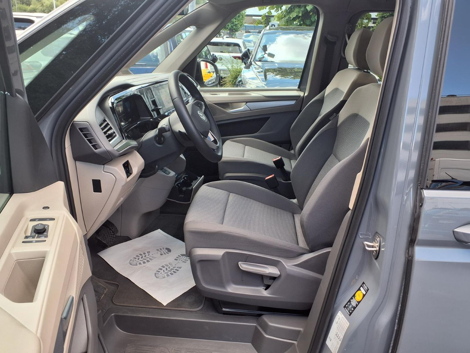 Volkswagen T7 Multivan 1.5 TSI DSG, Panoramadach, LED-Matrix, Navi, Rückfahrkamera