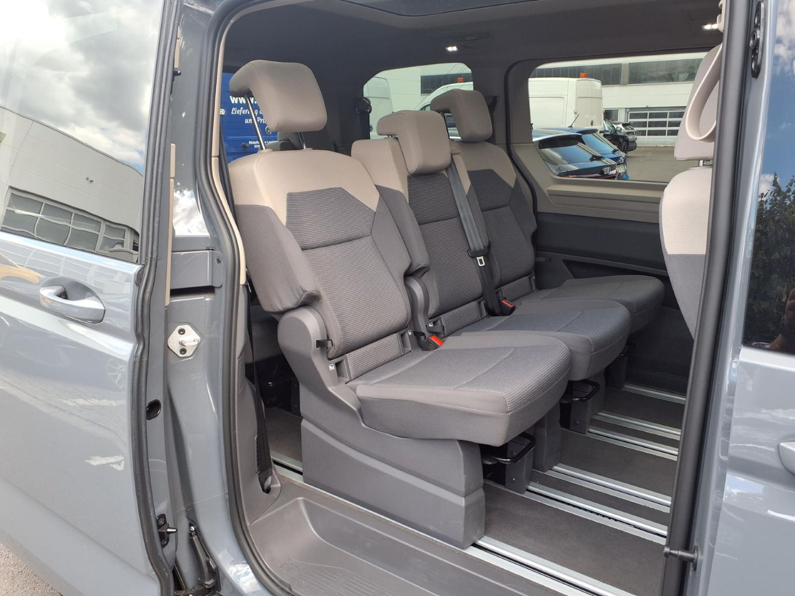 Volkswagen T7 Multivan 1.5 TSI DSG, Panoramadach, LED-Matrix, Navi, Rückfahrkamera