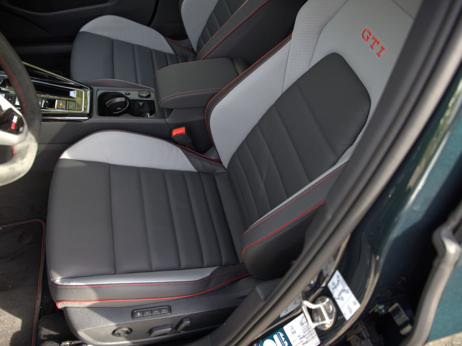 Volkswagen Golf VIII GTI Edition 50 Performance, Panoramadach, Navi, LED-Matrix