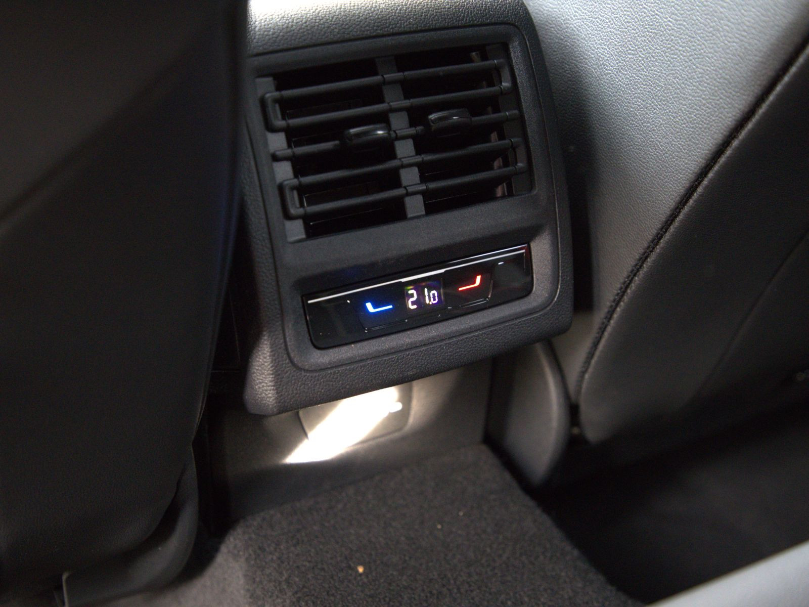 Volkswagen Golf VIII GTI Edition 50 Performance, Panoramadach, Navi, LED-Matrix