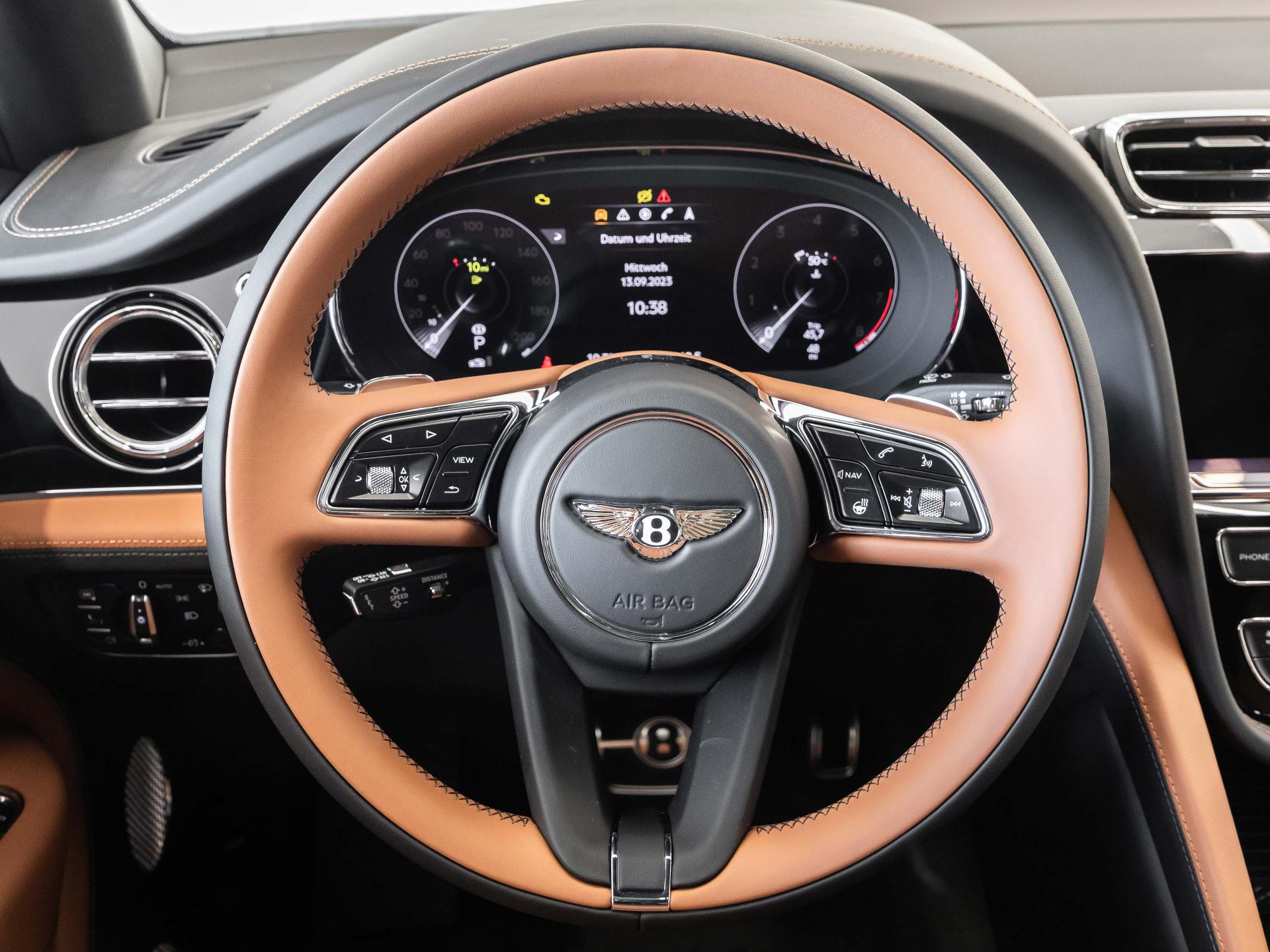 Bentley Bentayga EWB AZURE BLACK / TAN / FULL OPTION