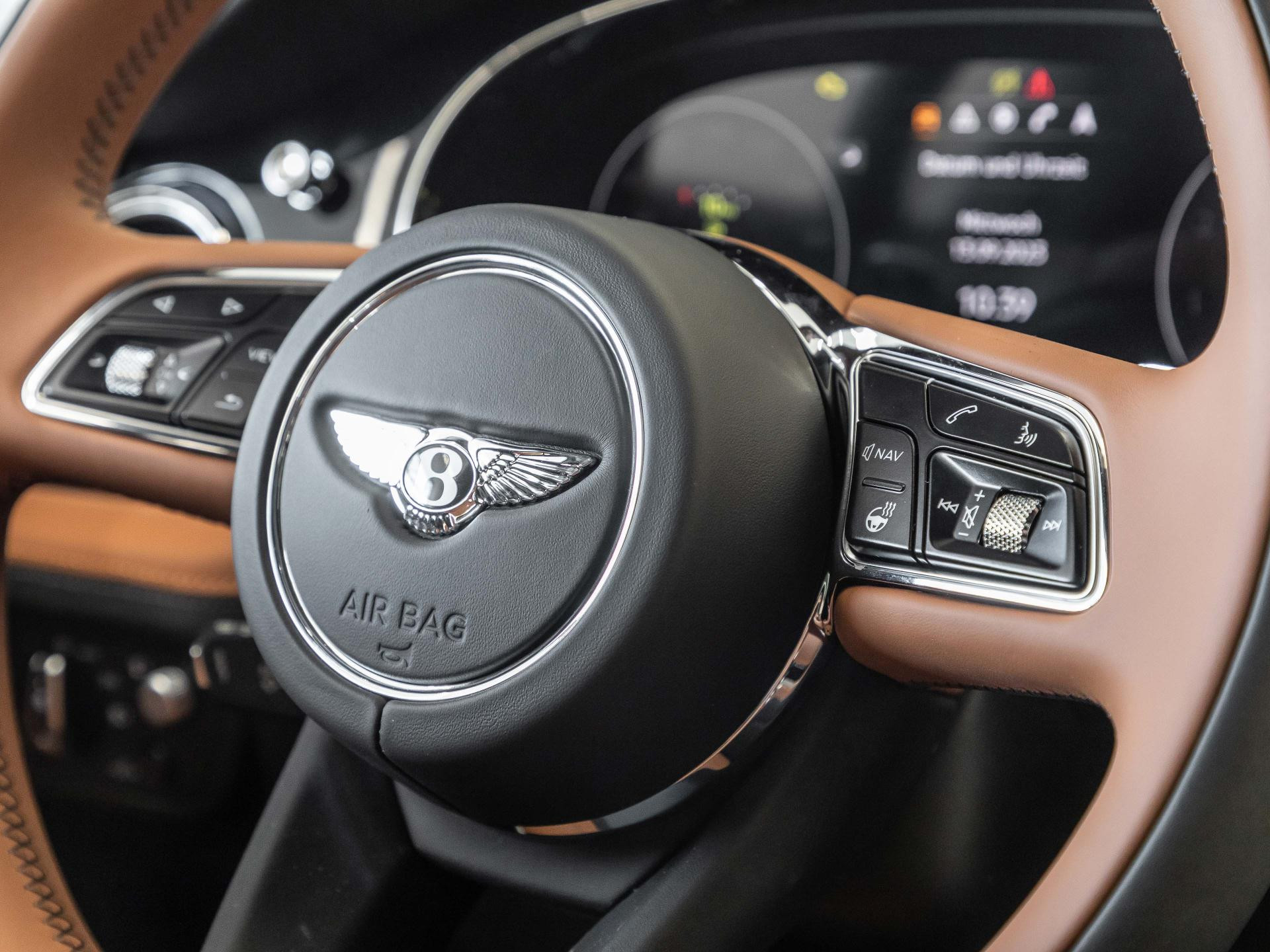 Bentley Bentayga EWB AZURE BLACK / TAN / FULL OPTION