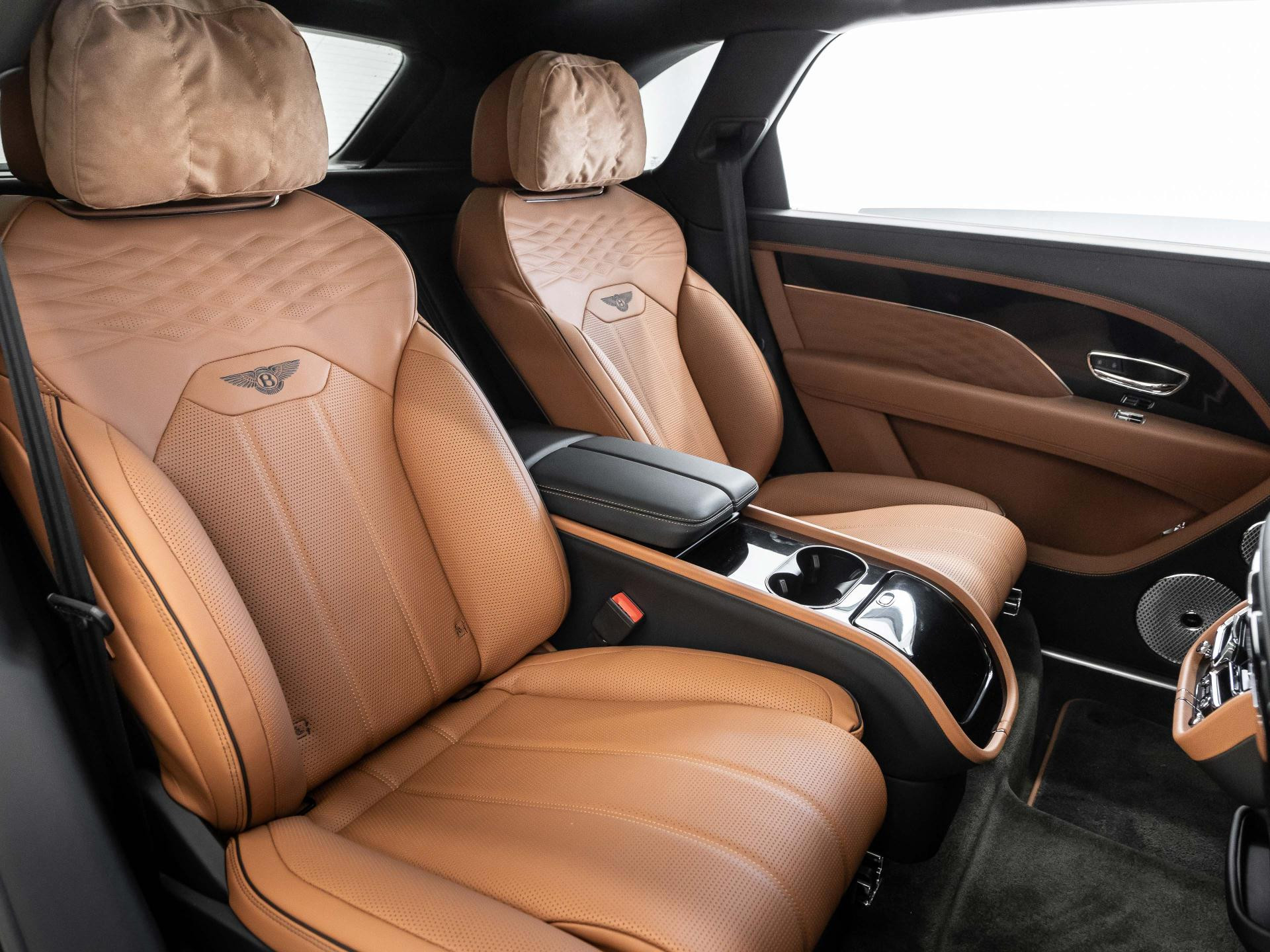 Bentley Bentayga EWB AZURE BLACK / TAN / FULL OPTION