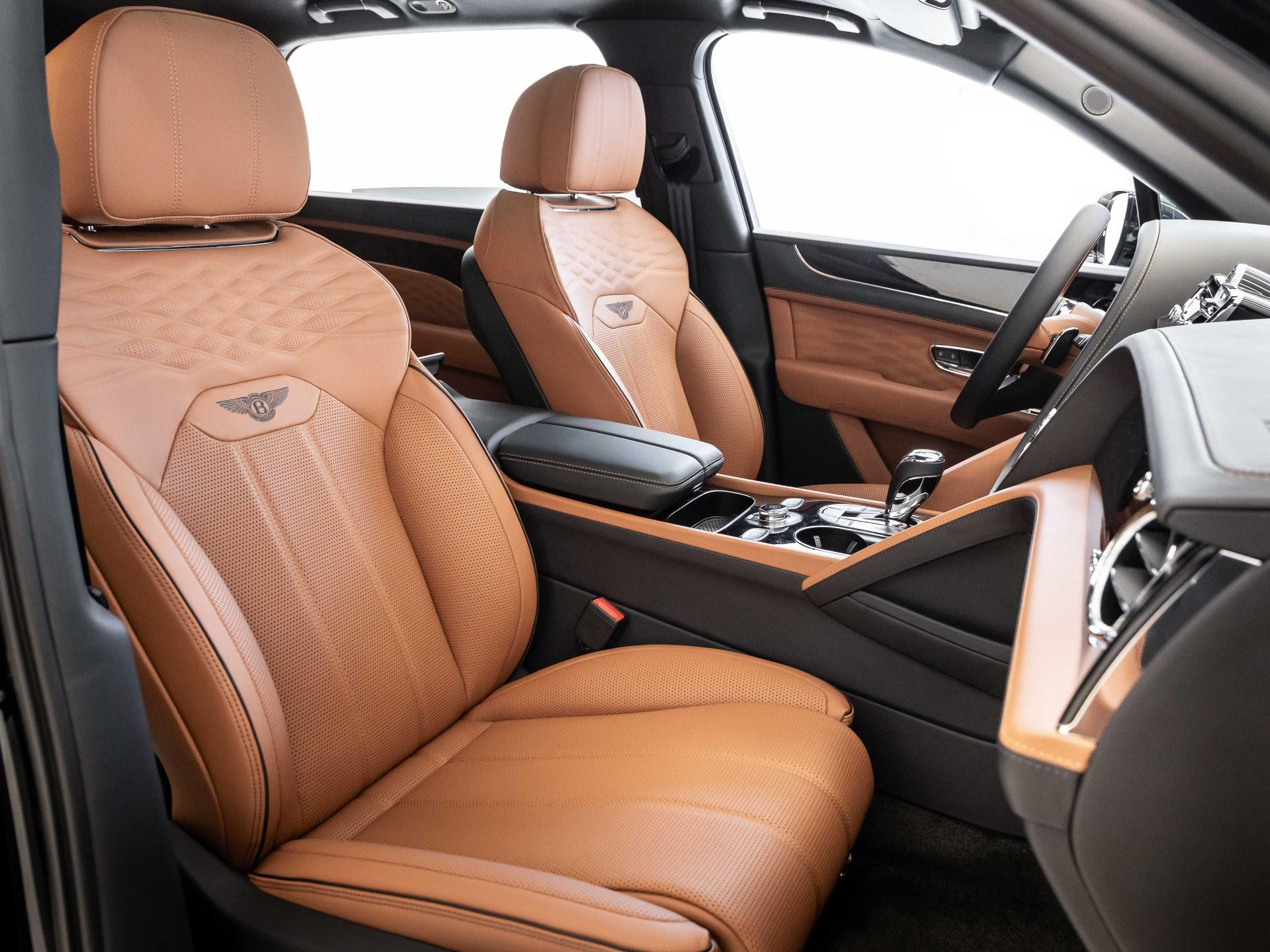 Bentley Bentayga EWB AZURE BLACK / TAN / FULL OPTION