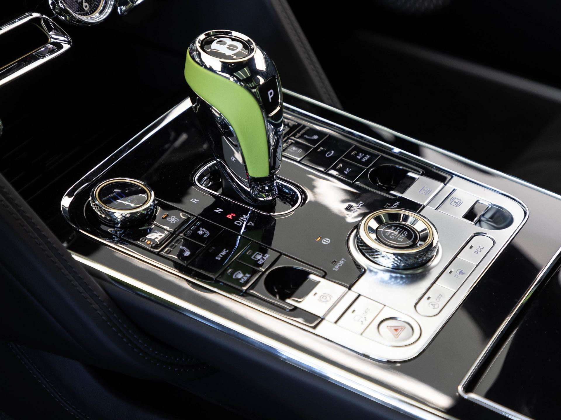 Bentley New Flying Spur S V8 MADE BY MULLINER / FULL Spec.