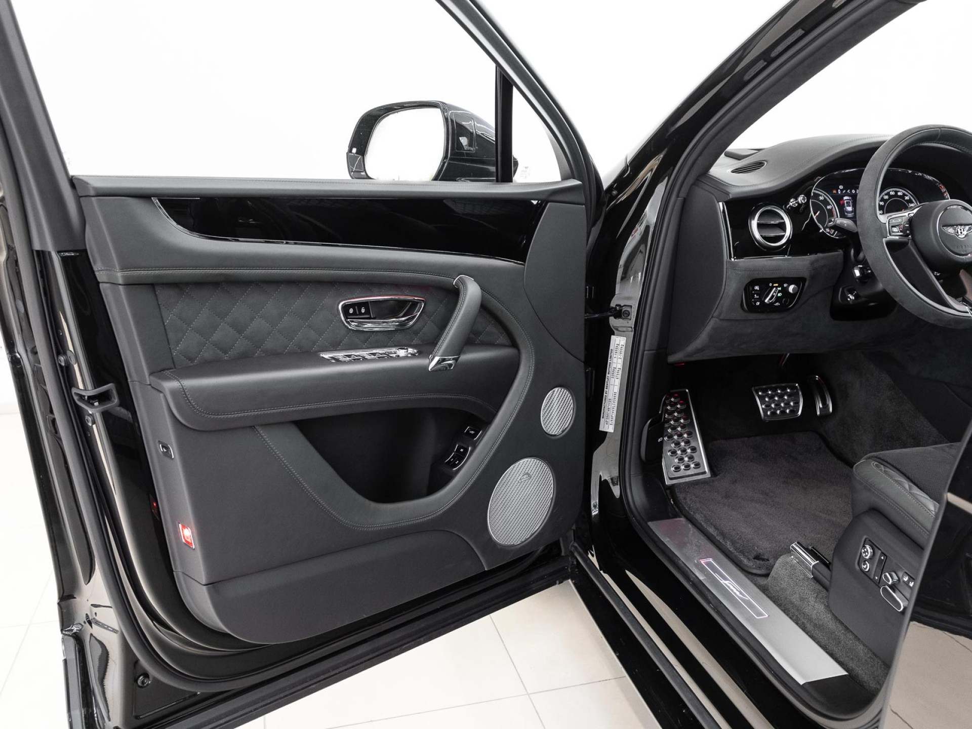 Bentley Bentayga Speed W12  AKRAPOVIC / CARBON BRAKES