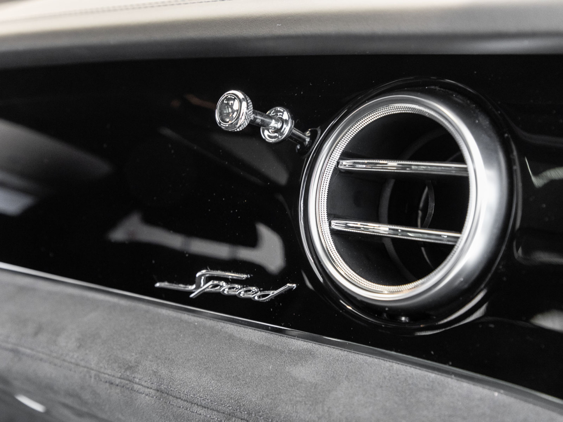 Bentley Bentayga Speed W12  AKRAPOVIC / CARBON BRAKES