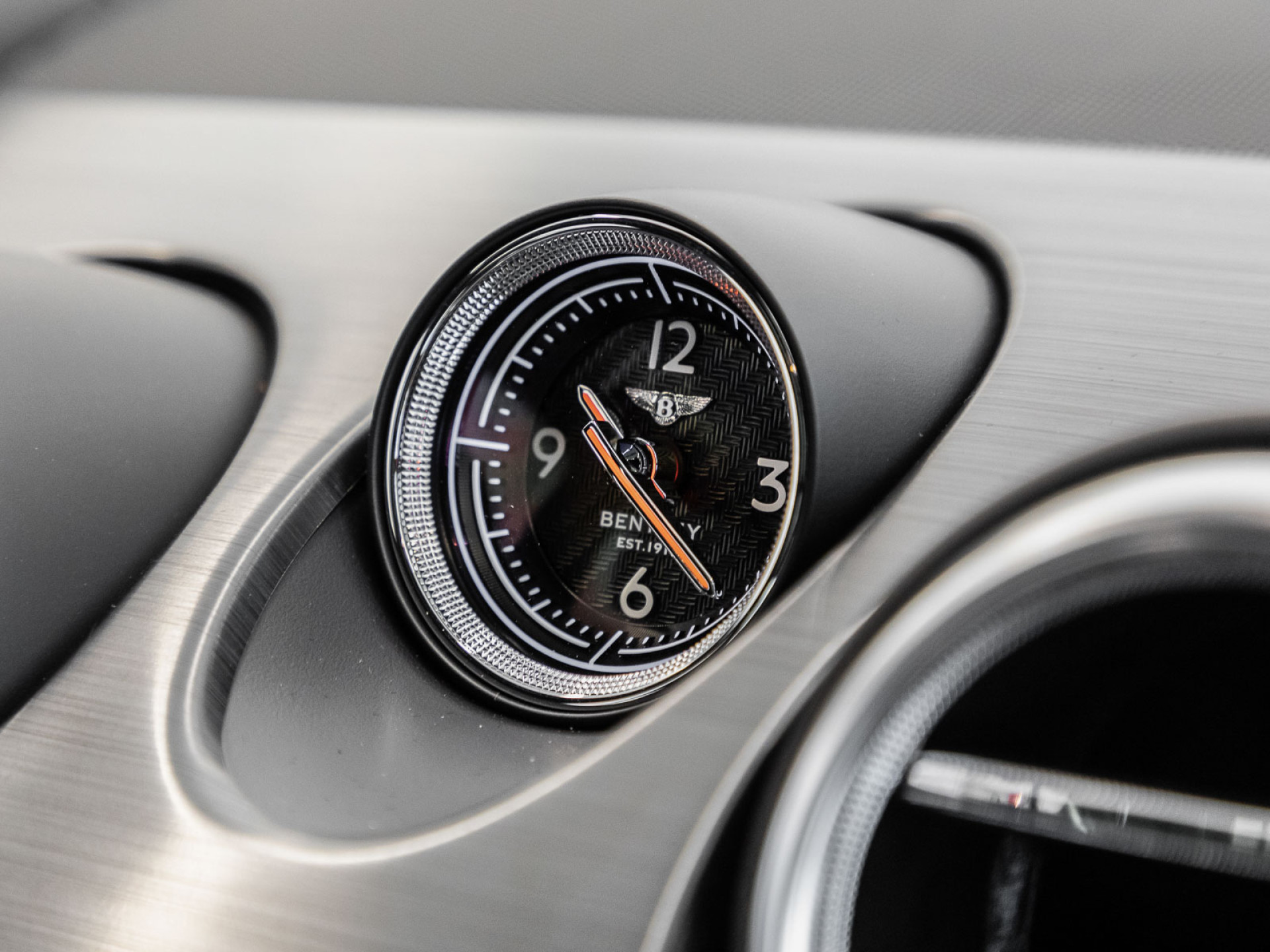 Bentley Bentayga Speed W12  AKRAPOVIC / CARBON BRAKES