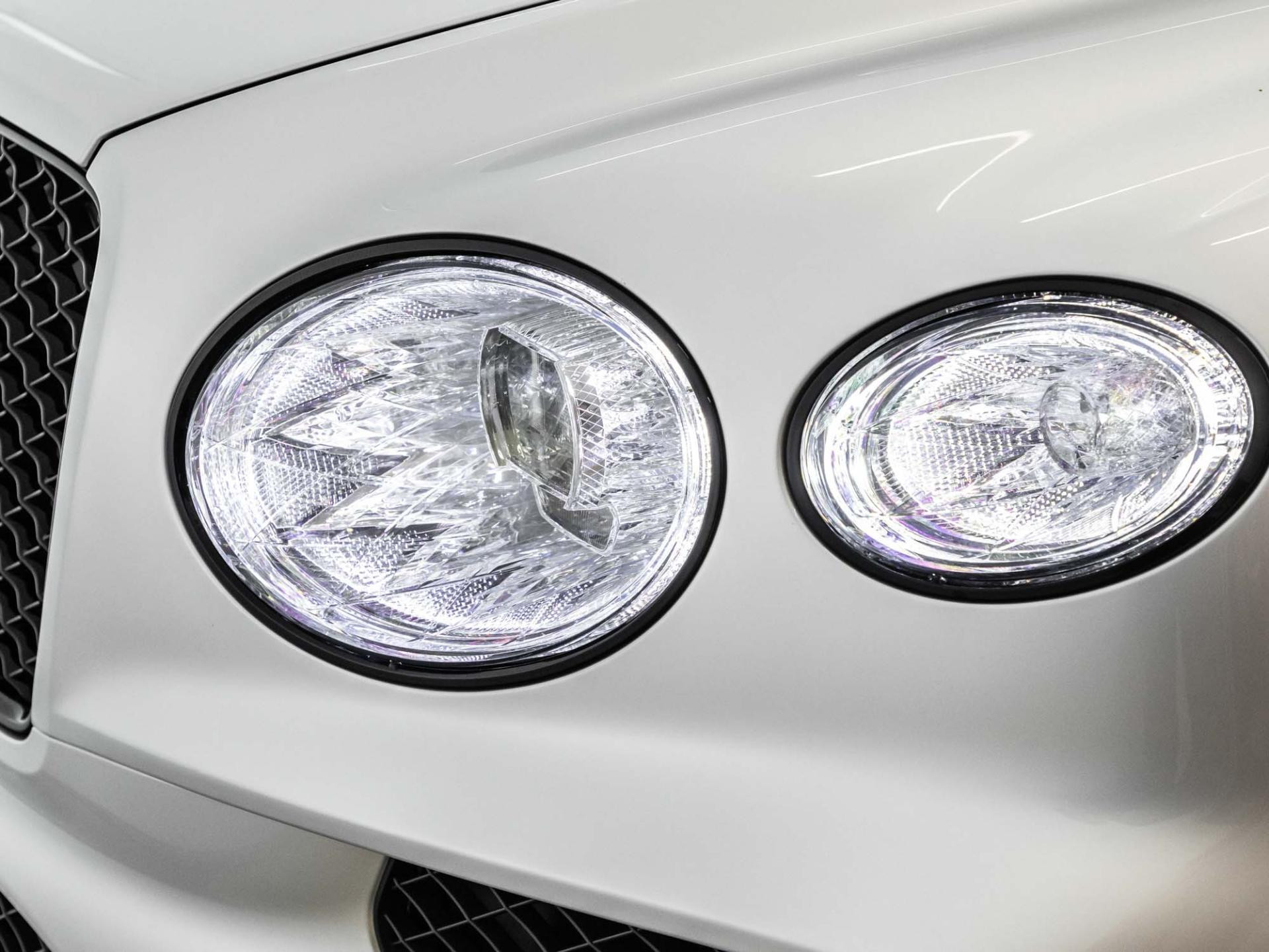 Bentley Bentayga V8 TOURING / NAIM / AHK / STANDHEIZUNG