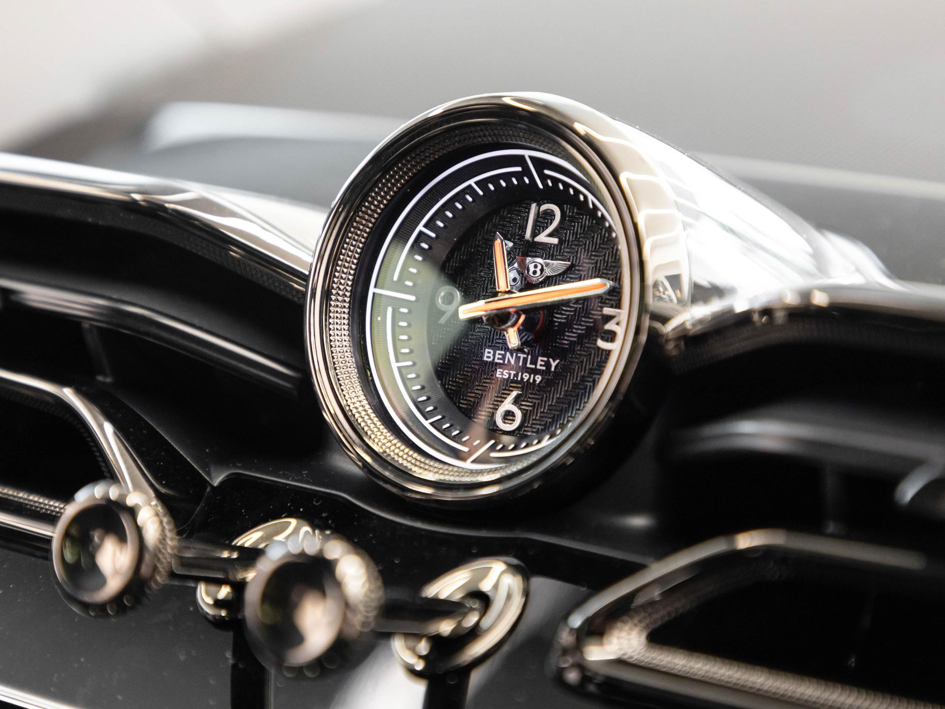 Bentley Bentayga S Black Edition V8 von BENTLEY FRANKFURT