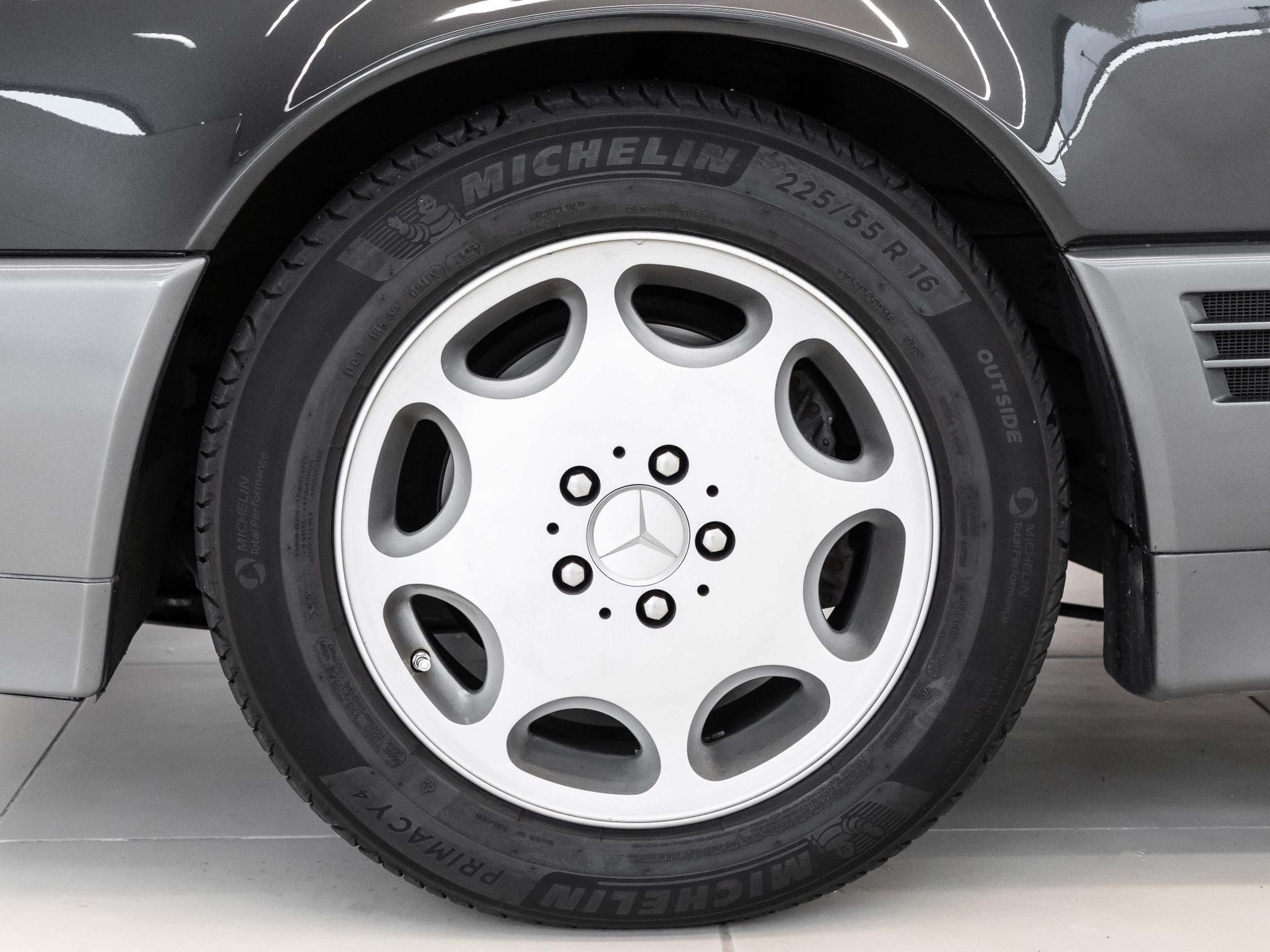 Mercedes-Benz 300 SL 2. Hand von BENTLEY FRANKFURT