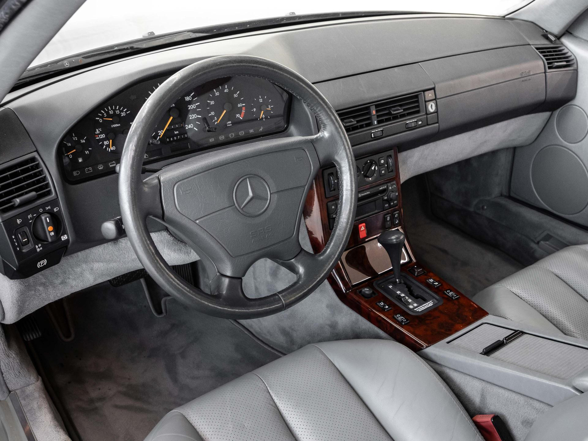 Mercedes-Benz 300 SL 2. Hand von BENTLEY FRANKFURT