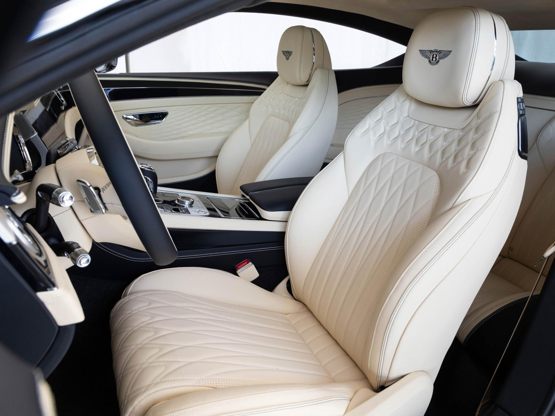 Bentley Continental GT Azure (MY26) Hybrid